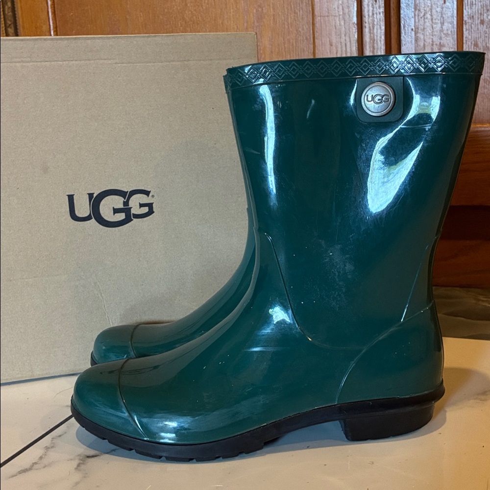UGG pine green Glossy Mid-Calf Rain Boot with Branded Button 10 sienna boot